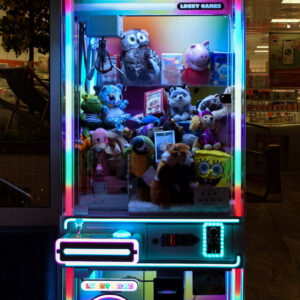 Детский развлекательный автомат с игрушками - кран-машина